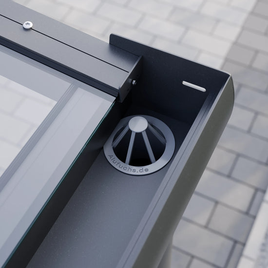 Blattfänger in der Regenrinne eines Alufuchs Carports mit VSG Glas Klar im Curved Design