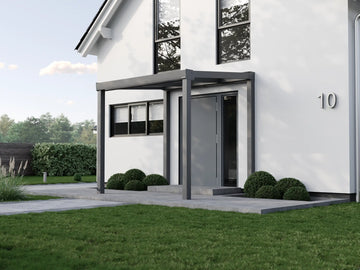 Alufuchs Eingangsüberdachung Freistehend aus Aluminium in Anthrazit an modernem Einfamilienhaus – stilvoller Wetterschutz für den Eingangsbereich