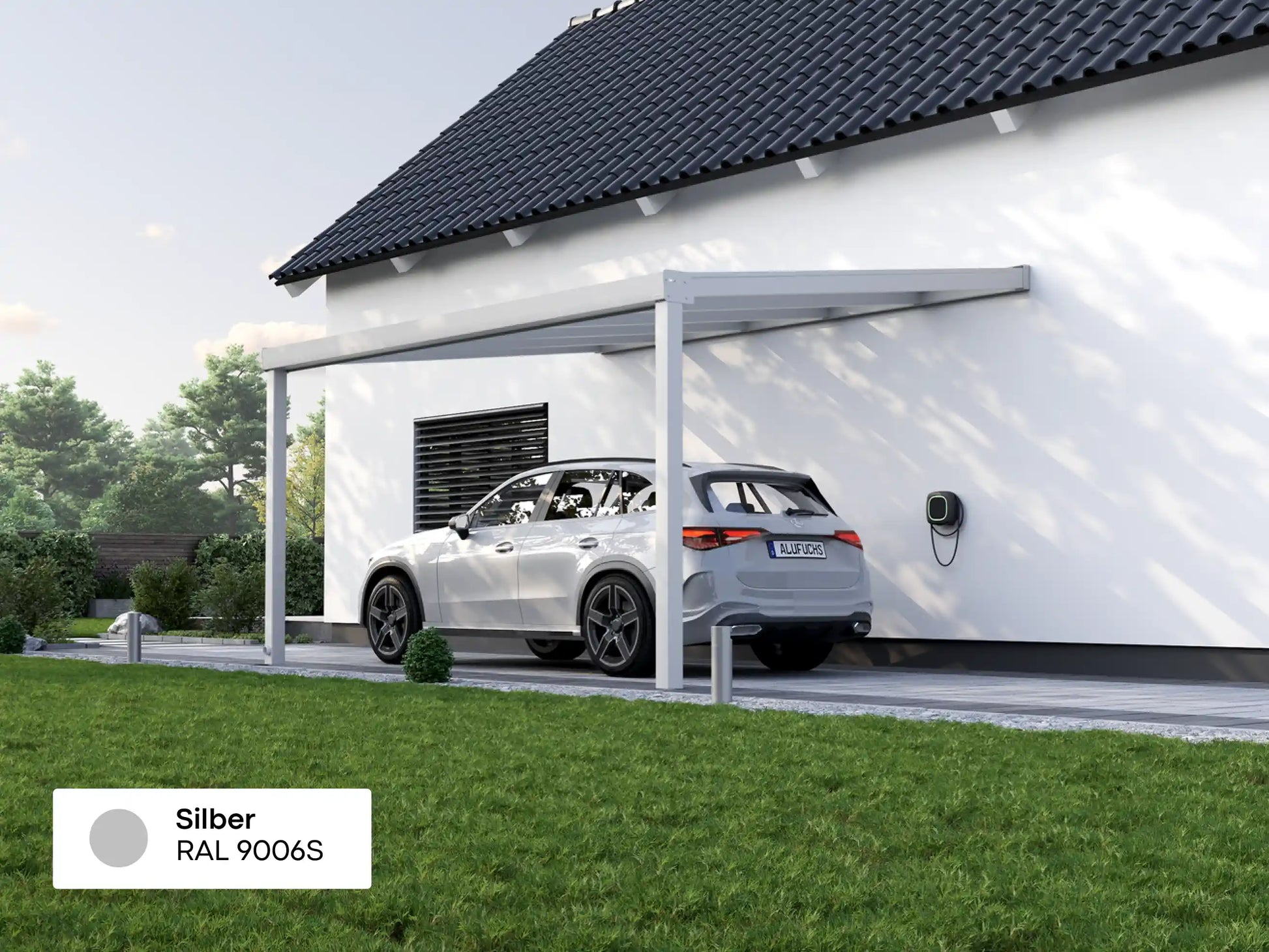 Alufuchs Carport Wandgebunden im Classic Design aus Aluminium in Silber mit 2 Pfosten am Einfamilienhaus
