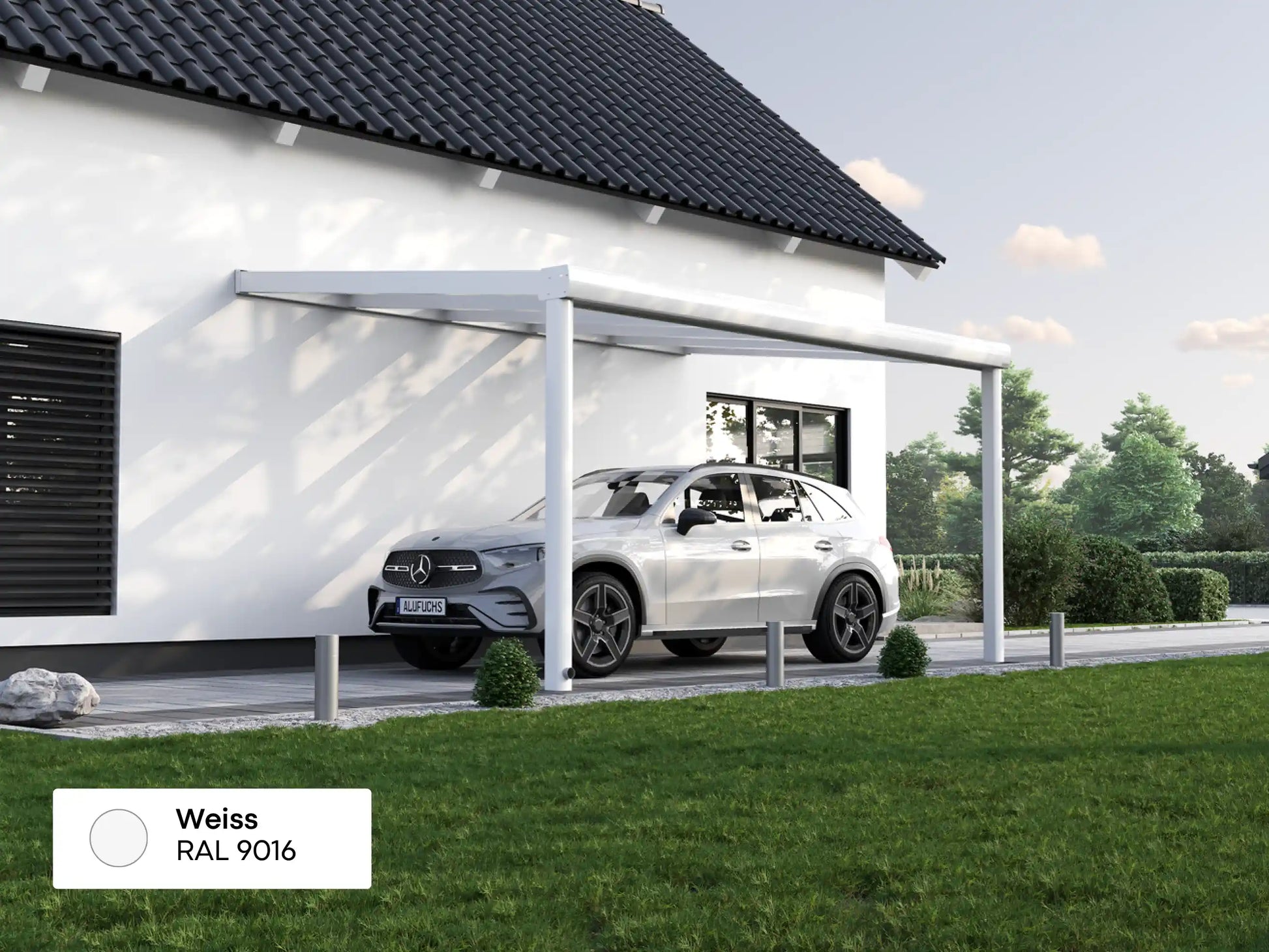 Alufuchs Carport Wandgebunden im Curved Design aus Aluminium in Weiß mit 2 Pfosten am Einfamilienhaus