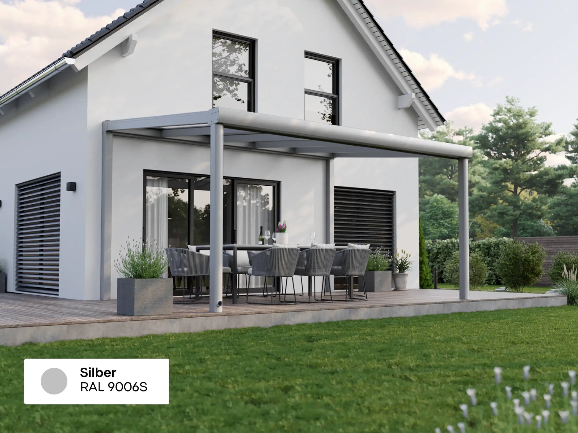 Alufuchs Terrassenüberdachung Freistehend im Curved Design aus Aluminium in Silber mit 2 Pfosten am Einfamilienhaus