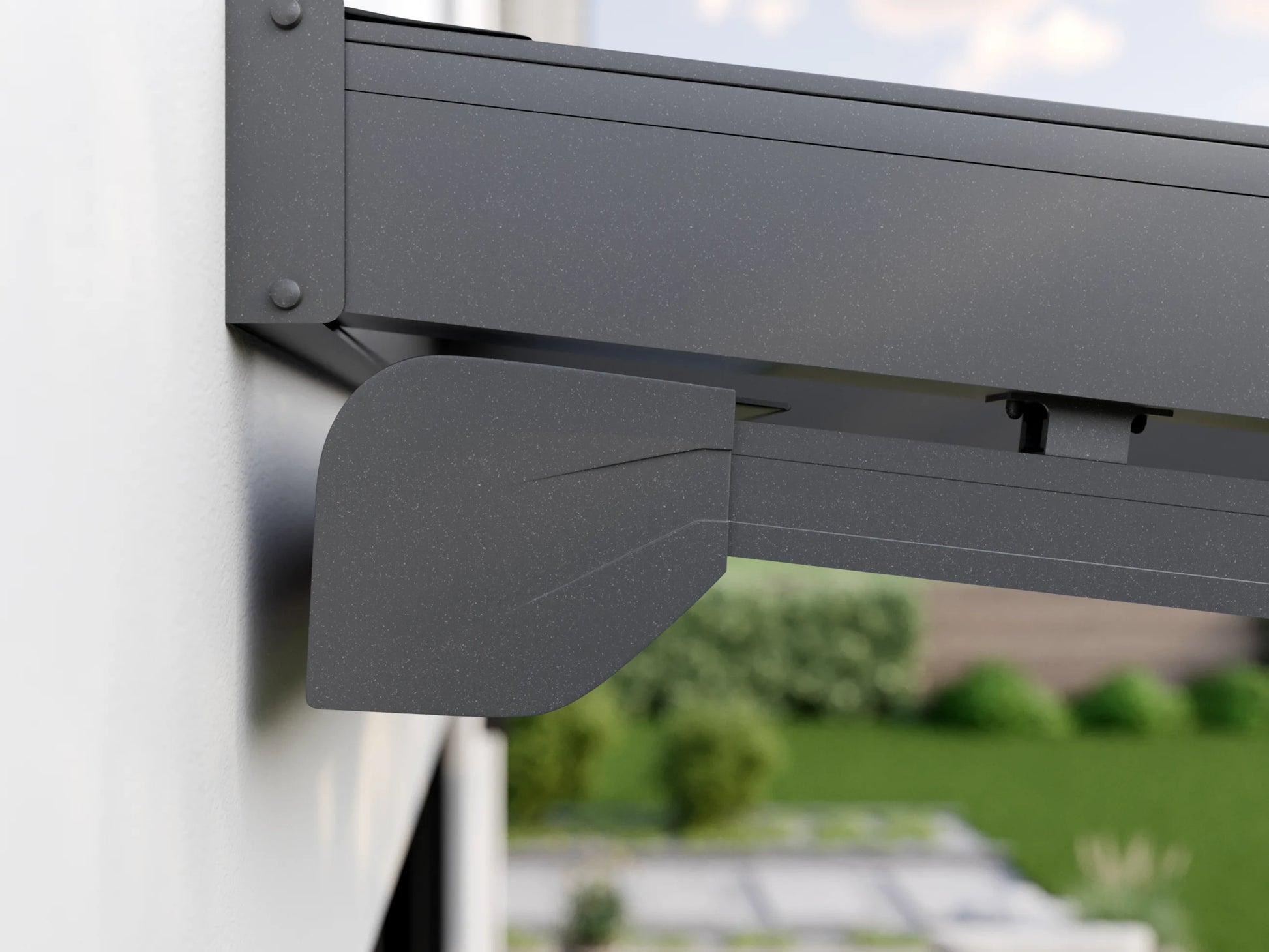Detailansicht der Kassette der Nova Hüppe Unterdachmarkise mit Direktmontage an Alufuchs Terrassenüberdachung in Anthrazit