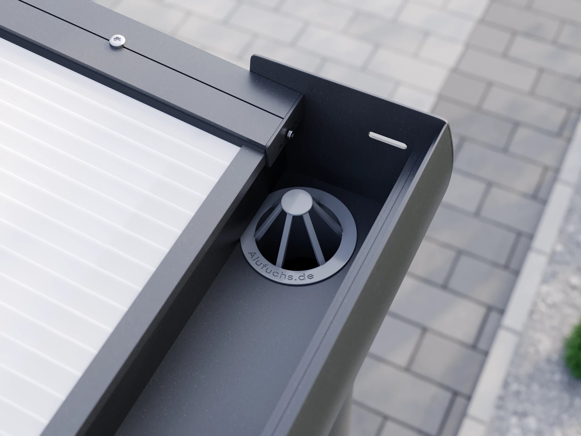 Blattfänger in der Regenrinne eines Alufuchs Carports mit Doppelstegplatten Opal im Curved Design