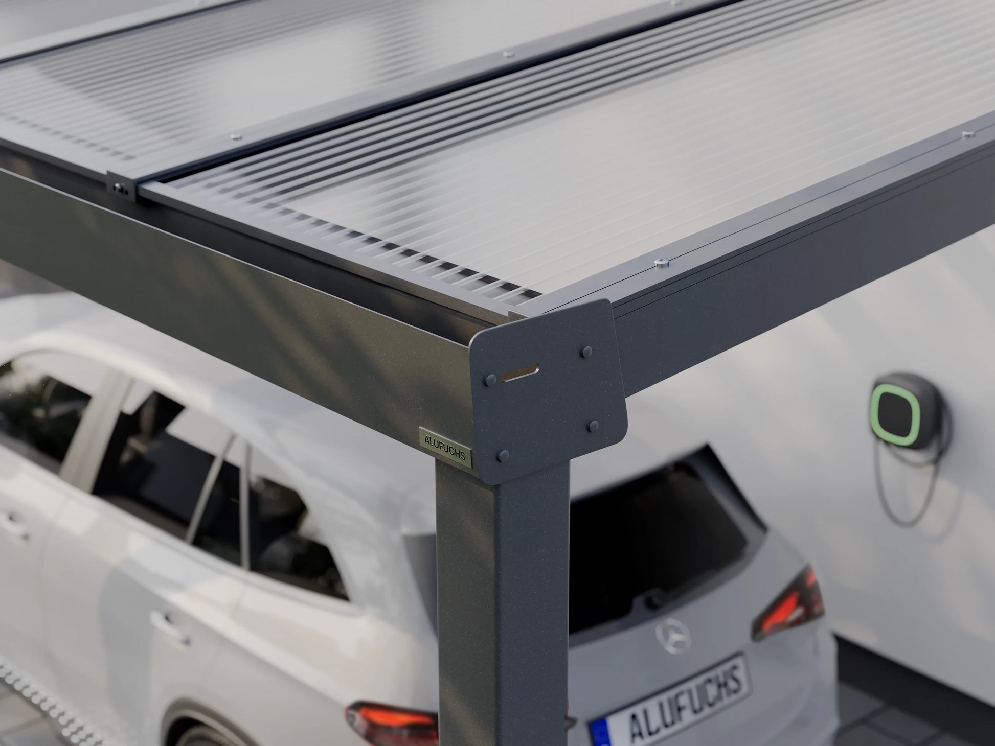 Seitenansicht der Regenrinnen-Seitenkappe eines Alufuchs Carports im Classic Design mit Doppelstegplatten Klar