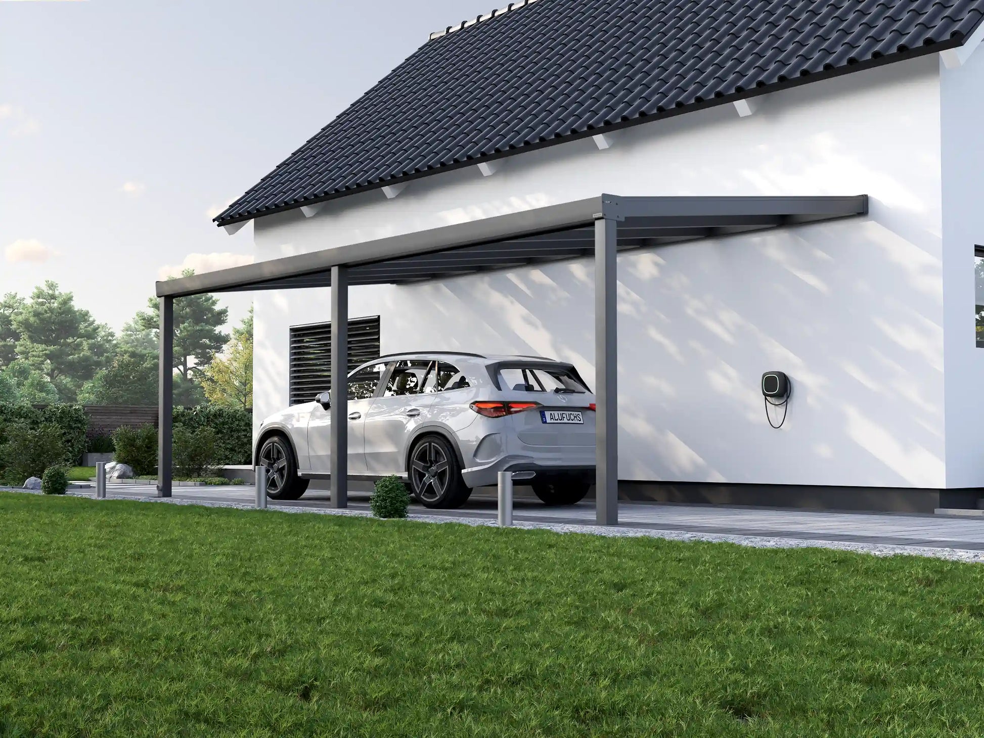 Alufuchs Carport Wandgebunden im Classic Design aus Aluminium in Anthrazit mit 3 Pfosten am Einfamilienhaus