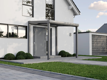 Alufuchs Curved Eingangsüberdachung Freistehend aus Aluminium in Anthrazit an modernem Einfamilienhaus – stilvoller Schutz für den Eingangsbereich