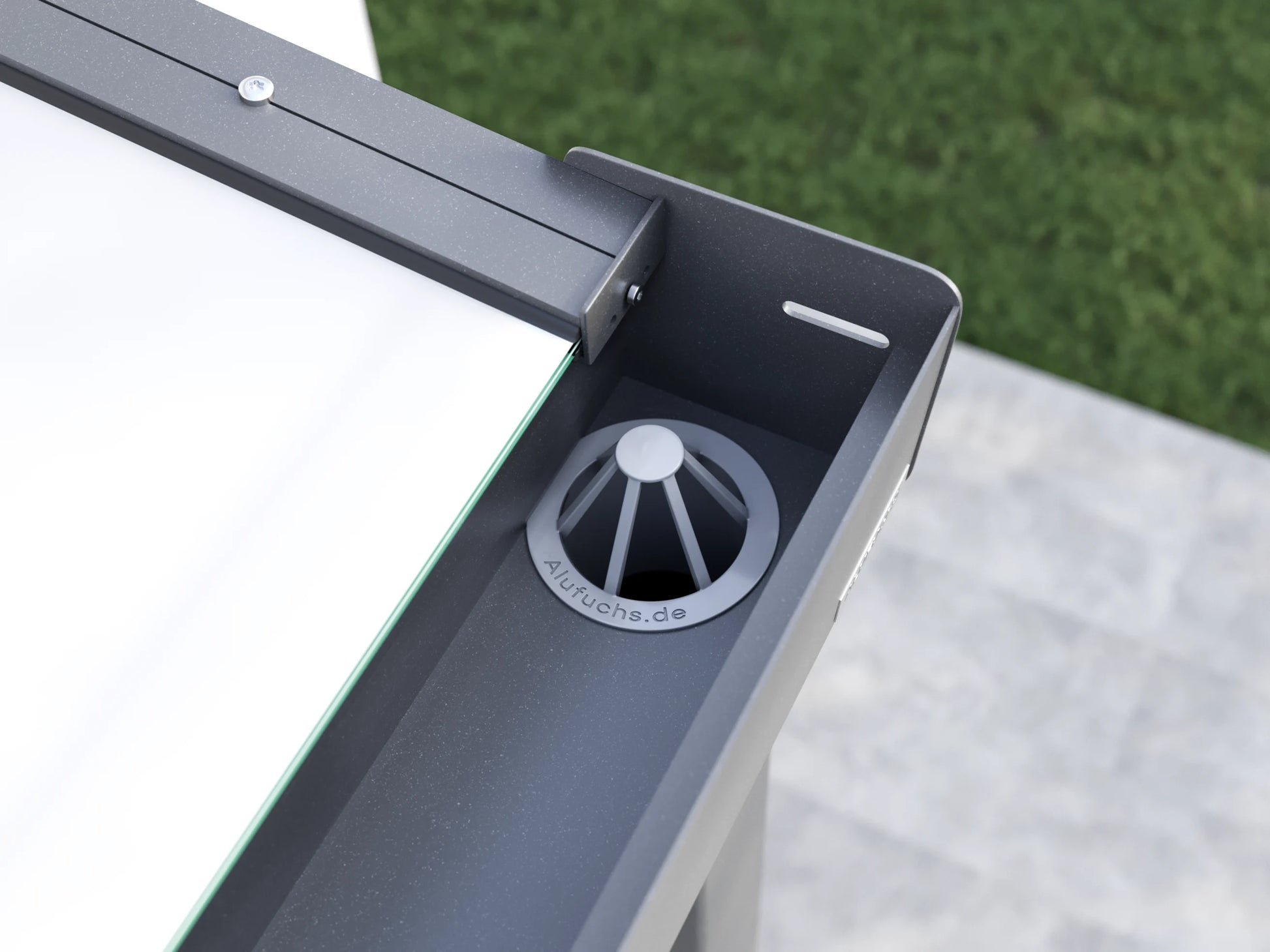 Blattfänger in der Regenrinne einer Alufuchs Eingangsüberdachung mit VSG Glas Opal im Classic Design