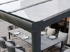 Seitenansicht der Regenrinnen-Seitenkappe einer Alufuchs Terrassenüberdachung im Curved Design mit VSG Glas Opal