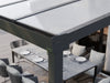 Seitenansicht der Regenrinnen-Seitenkappe einer Alufuchs Terrassenüberdachung im Classic Design mit Doppelstegplatten Opal