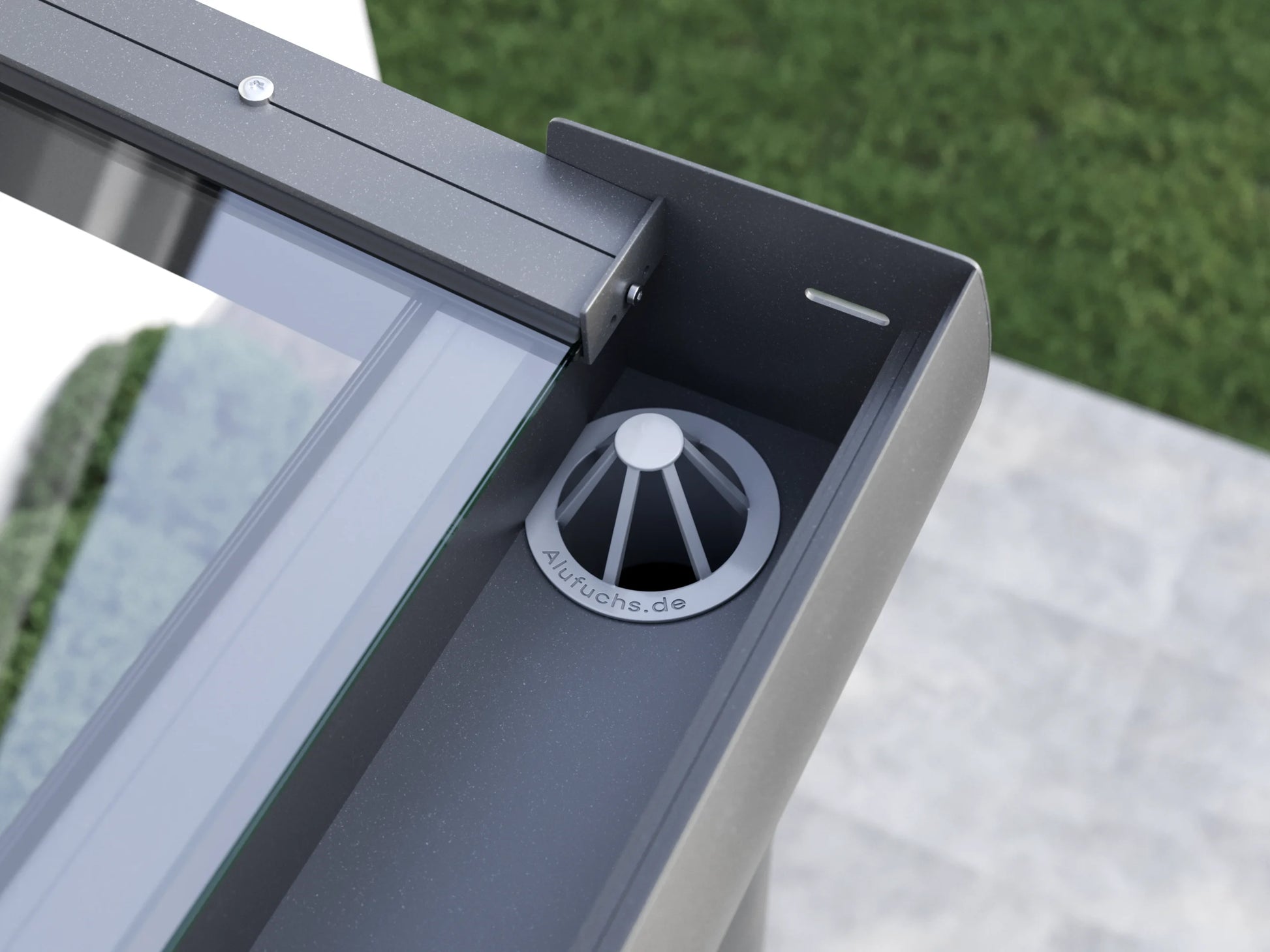 Blattfänger in der Regenrinne einer Alufuchs Eingangsüberdachung mit VSG Glas Klar im Curved Design