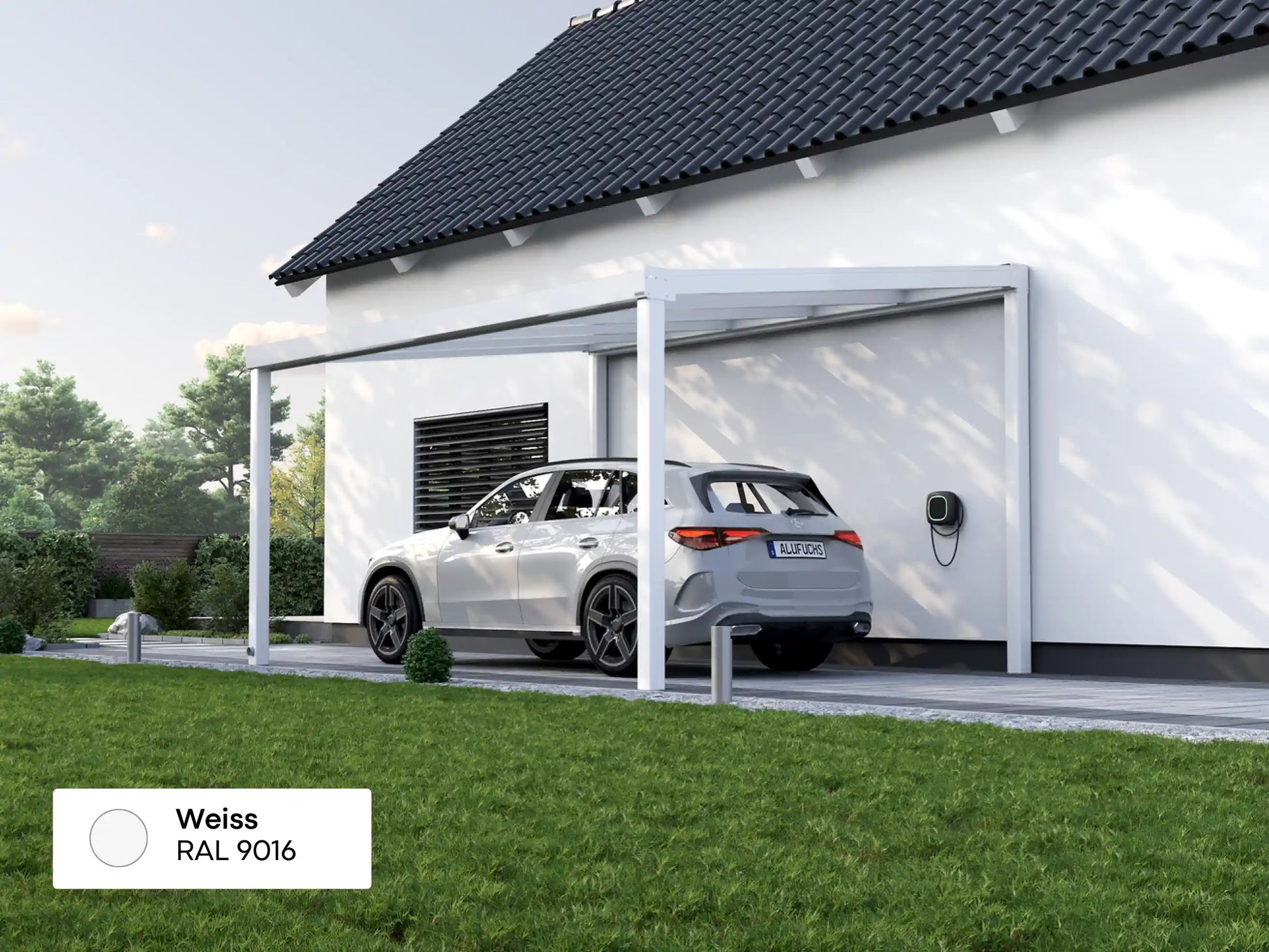 Alufuchs Carport Freistehend im Classic Design aus Aluminium in Weiß mit 2 Pfosten am Einfamilienhaus