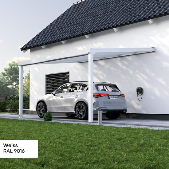 Alufuchs Carport Wandgebunden im Classic Design aus Aluminium in Weiß mit 2 Pfosten am Einfamilienhaus