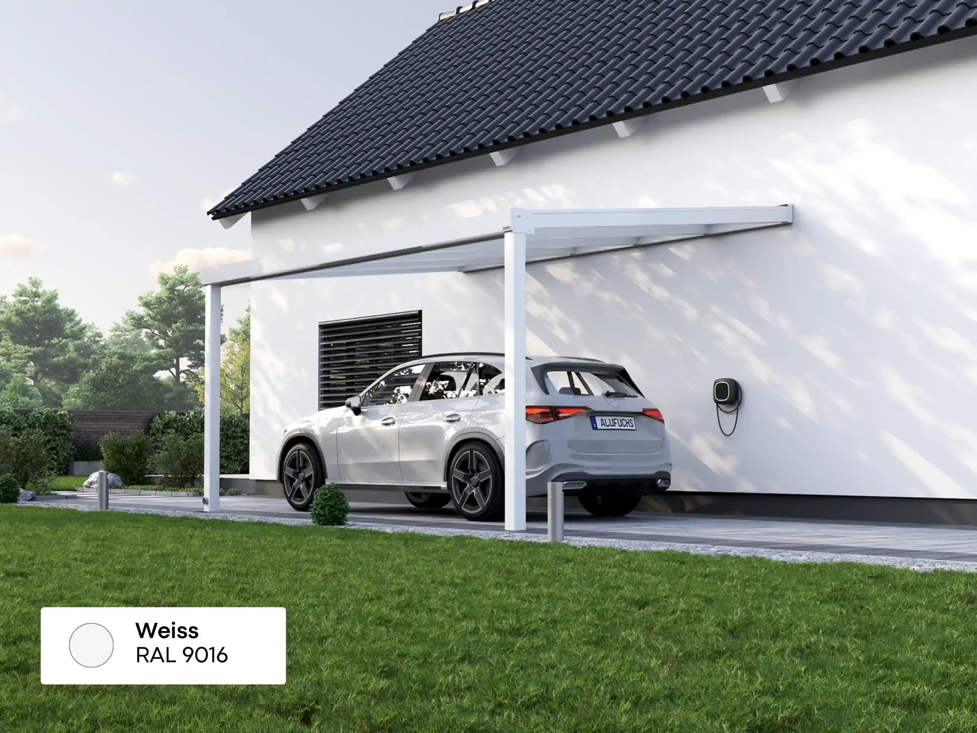 Alufuchs Carport Wandgebunden im Classic Design aus Aluminium in Weiß mit 2 Pfosten am Einfamilienhaus