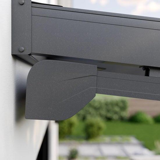Detailansicht der Kassette der Nova Hüppe Unterdachmarkise mit Direktmontage an Alufuchs Terrassenüberdachung in Anthrazit