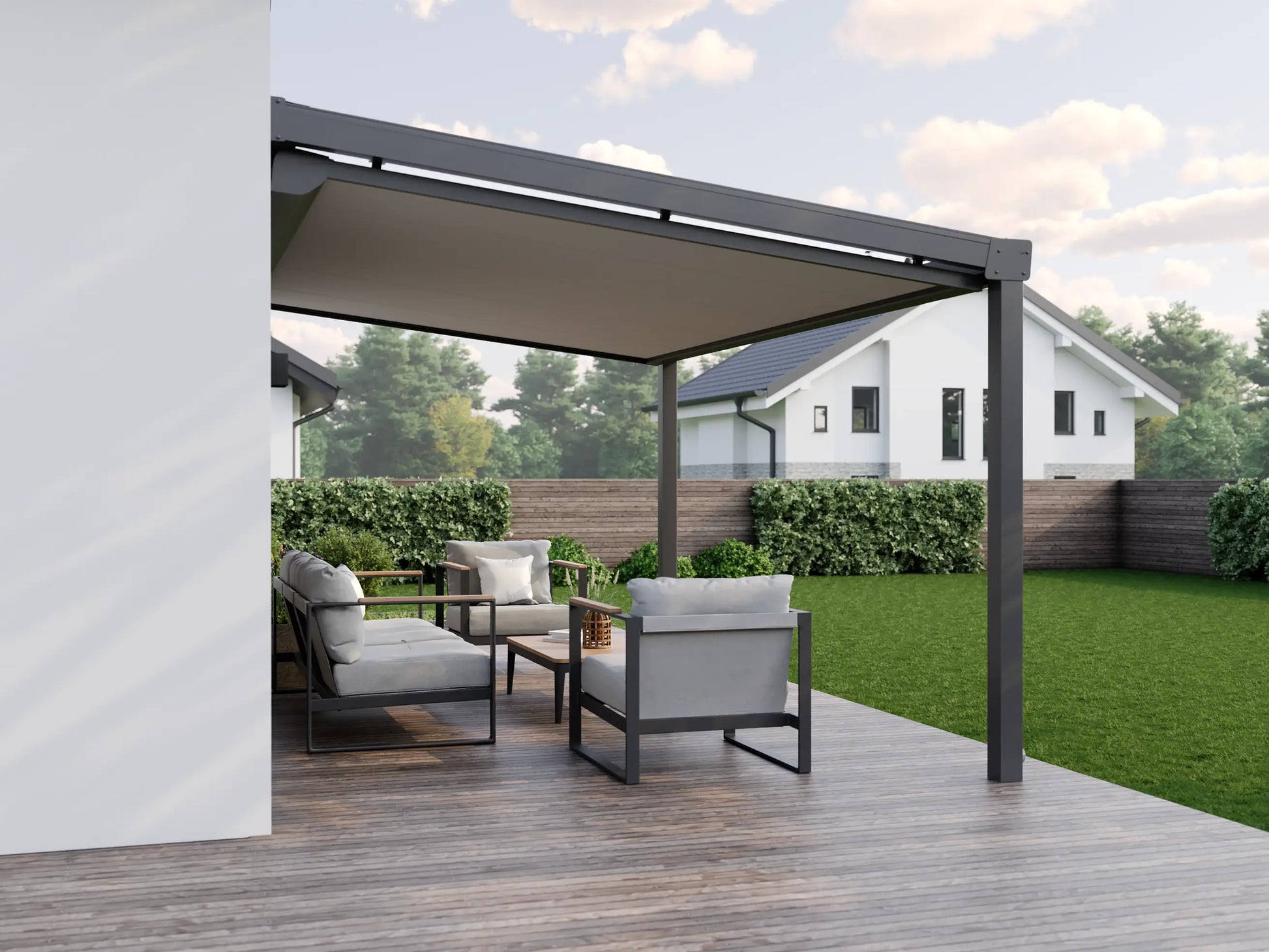 Geöffnete Nova Hüppe Unterdachmarkise unter moderner Alufuchs Terrassenüberdachung stilvoller Sonnenschutz für gemütliche Gartensitzgruppe